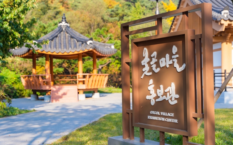 Làng cổ Otgol đã được sử dụng làm bối cảnh cho nhiều bộ phim truyền hình Hàn Quốc. Làng cổ Otgol đã được sử dụng làm bối cảnh cho nhiều bộ phim truyền hình Hàn Quốc