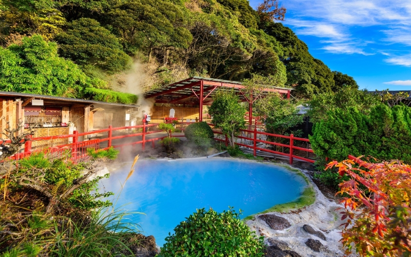 Umi Jigoku (Địa ngục biển) là một suối nước nóng nổi tiếng ở Beppu. Umi Jigoku (Địa ngục biển) là một suối nước nóng nổi tiếng ở Beppu