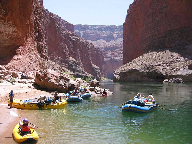 23afb20e-357d-4d06-b30c-c29e58d49c19-1 Hoạt động của du khách tại Grand Canyon