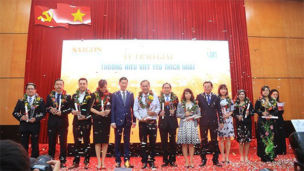 36cfd9b2-4592-4d86-a3ef-56c9041f4a7a-1 Intertour được vinh danh thương hiệu Việt yêu thích nhất 2017