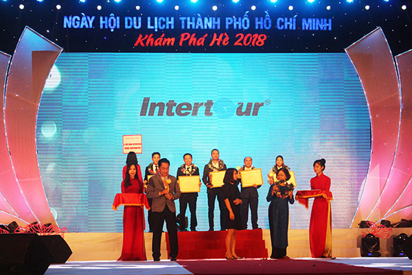 56c23a1a-14f0-48a8-808f-2375d1e52344-1 Vinh danh Intertour - “Top 10 Doanh nghiệp lữ hành vừa và nhỏ hoạt động hiệu quả”
