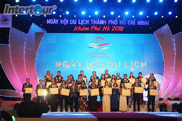 99a26ed1-f6cf-4d4a-8342-7b2f53c31ad5-2 Vinh danh Intertour - “Top 10 Doanh nghiệp lữ hành vừa và nhỏ hoạt động hiệu quả”