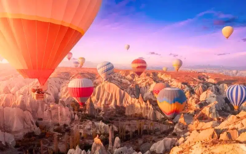 Trải nghiệm Bay khinh khí cầu đón bình minh tại Cappadocia Trải nghiệm Bay khinh khí cầu đón bình minh tại Cappadocia