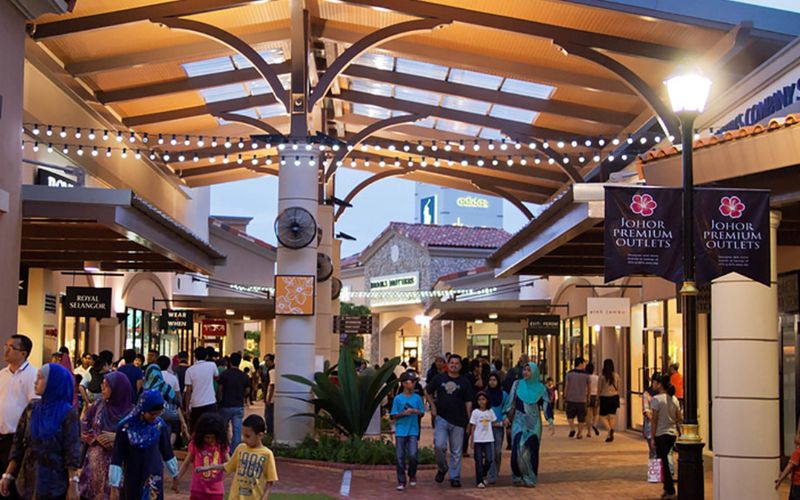 Johor Premium Outlets là khu mua sắm có tiếng trên đảo Singapore. Johor Premium Outlets