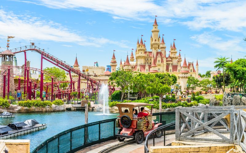 Trên đảo Sentosa có rất nhiều khu vui chơi đặc sắc cho cả người lớn và trẻ nhỏ. Vui chơi trên đảo Sentosa