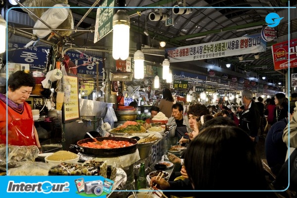 Chợ Dongdaemun – khu chợ lớn nhất Hàn Quốc.