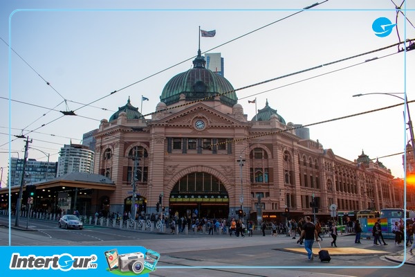 Nhà ga Flinders là biểu tượng lâu đời của Melbourne