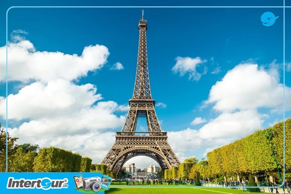 Tháp Eiffel nổi tiếng của nước Pháp