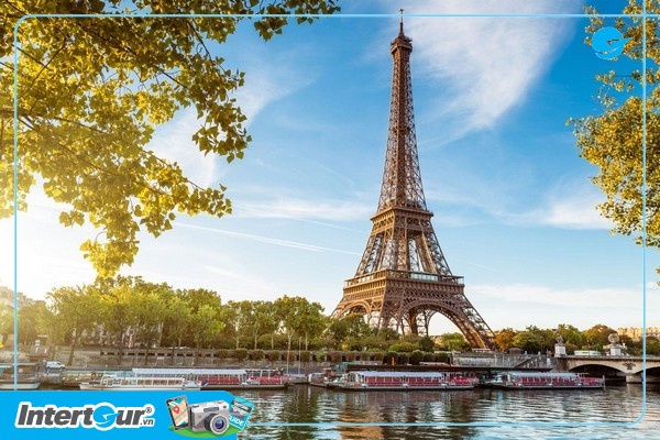 tháp Eiffel ở Paris