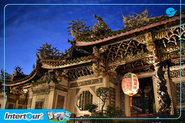 Chùa Long Sơn là một ngôi cổ linh thiêng nằm tại thành phố Đài Bắc