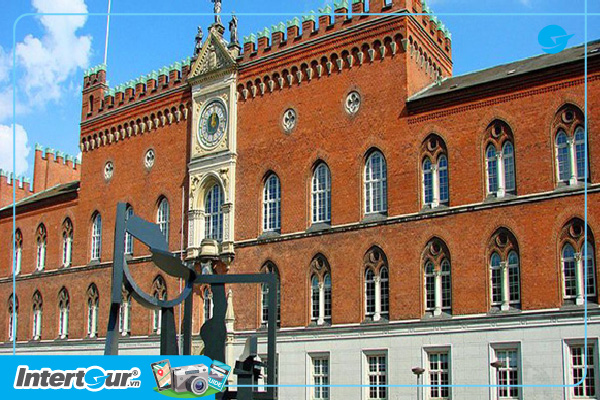 tour thụy điển nauy - Tòa thị chính Odense và quảng trường Flakhaven