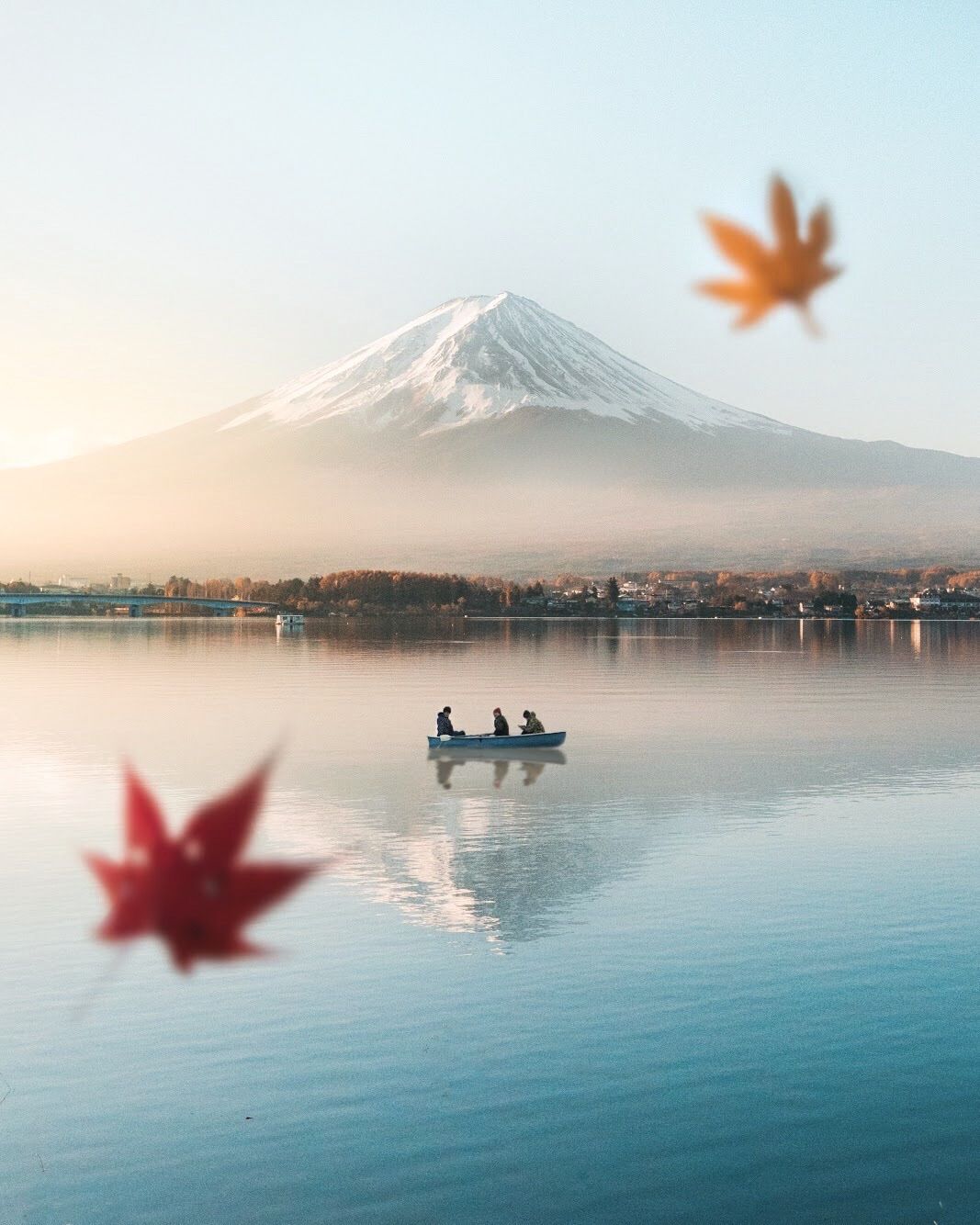 Ngắm nhìn Núi phú sĩ từ xa khi đến du lịch Nhật Bản vào mùa thu