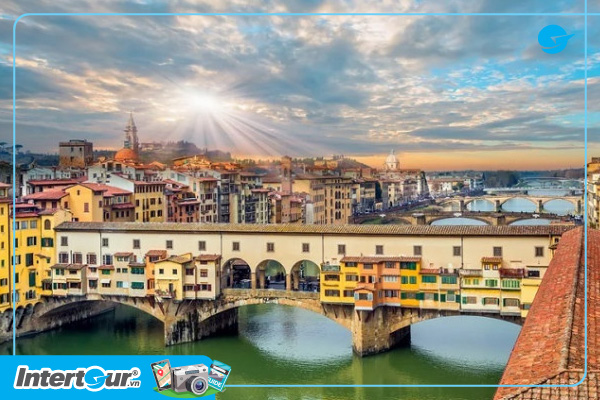 Cây cầu Ponte Vecchio- cây cầu nổi tiếng nhất tại thành phố Florence ở Ý