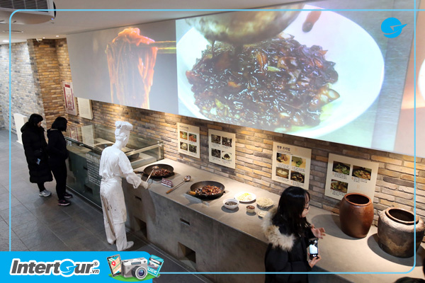 Jjajangmyeon Museum [INC: Street Food] khi tham gia tour Hàn Quốc