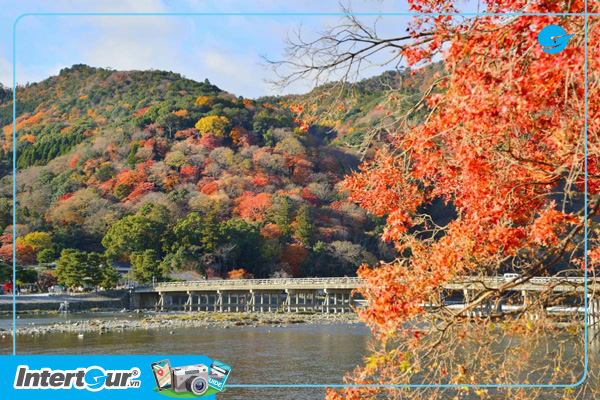 Khu vực Arashiyama - Cầu Togetsukyo nơi có sông Hozu thơ mộng chảy qua.