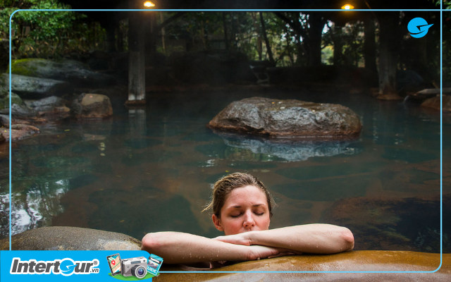 Thưởng thức tắm Onsen Nhật Bản trong tour du lịch Nhật Bản cùng Intertour