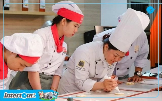 lớp học làm bánh dứa