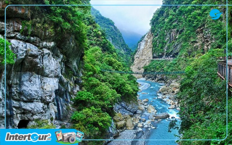 Mùa hè là thời điểm lý tưởng để bạn chinh phục hẻm núi Taroko. Mùa hè là thời điểm lý tưởng để bạn chinh phục hẻm núi Taroko.