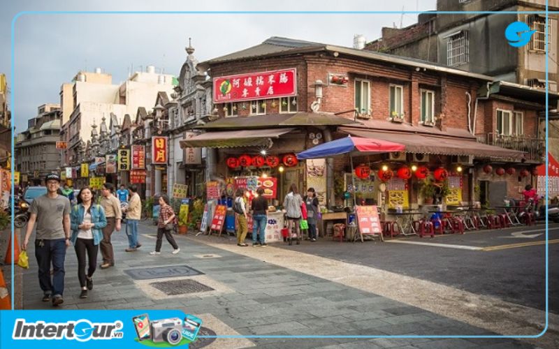 Du khách có thể trải nghiệm văn hóa người dân xứ Đài bằng cách ghé thăm các khu phố cổ như Daxi. Phố cổ Daxi