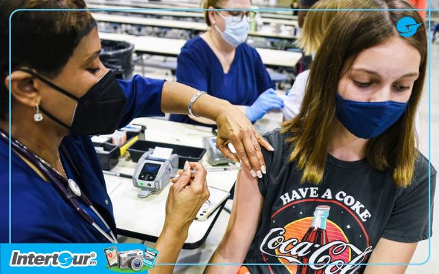 du lich my tiem vaccine co nen khong