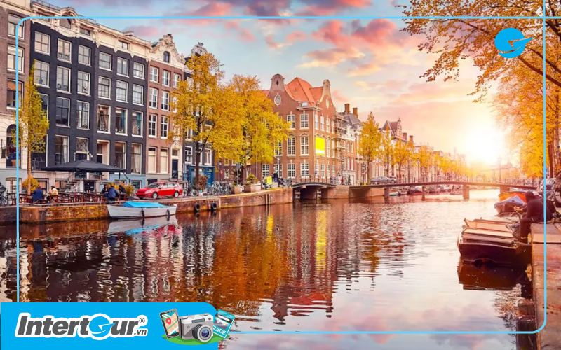 Du lịch Hà Lan - Kênh đào Amsterdam