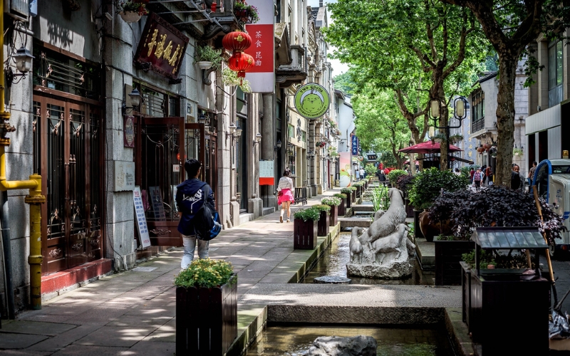 Phố Thanh Hà mang một ý nghĩa lịch sử đặc biệt với người dân ở Hàng Châu. Phố Thanh Hà mang một ý nghĩa lịch sử đặc biệt với người dân ở Hàng Châu