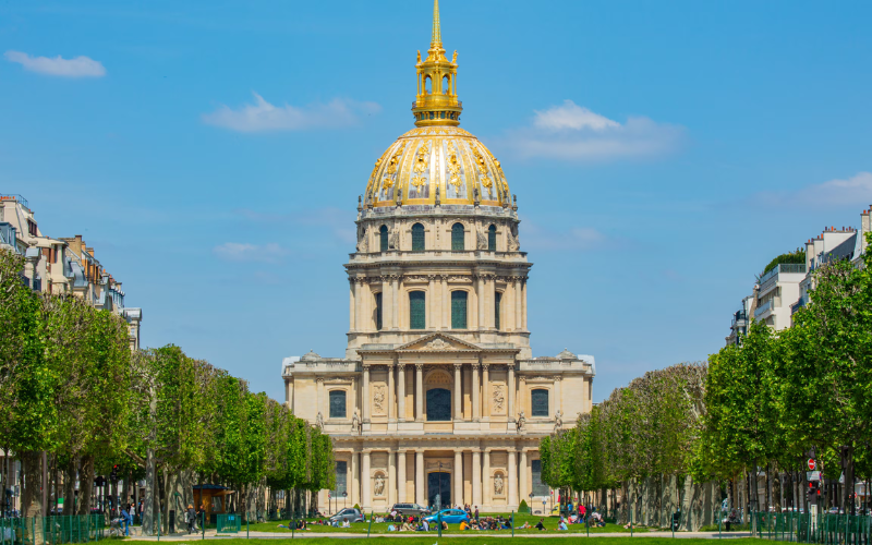 Điện Les Invalides - Công trình cổ từ thế kỷ XVII. Les Invalides