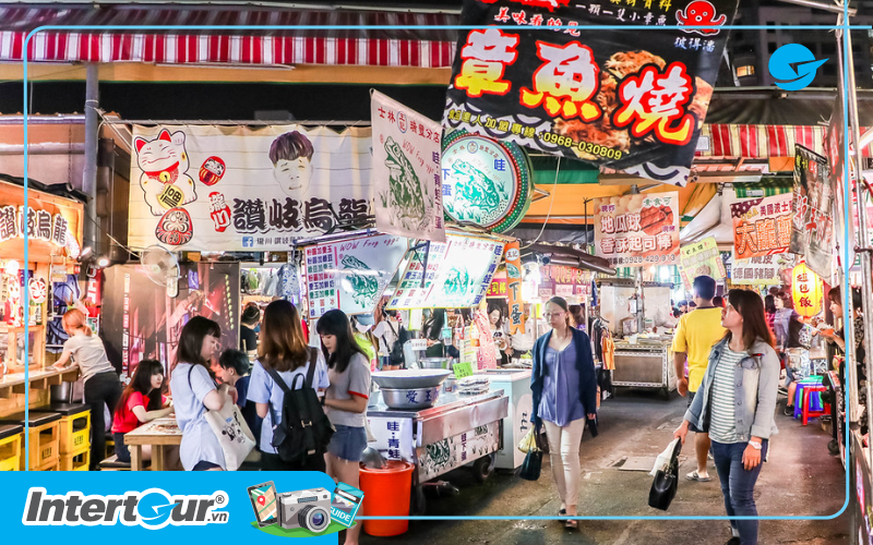 Vẻ tấp nập của chợ đêm Ruifeng. Vẻ tấp nập của chợ đêm Ruifeng.
