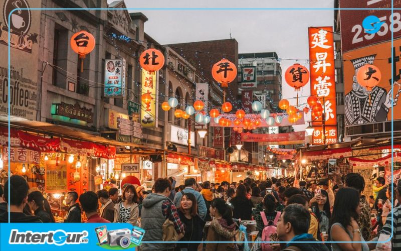 Khắp nơi ở Đài Loan đều phủ sắc đỏ khi Tết đến. Tết Nguyên Đán của Đài Loan