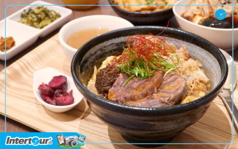 Du khách hãy thử thưởng thức hương vị độc đáo của mì bò Đài Loan tại Niu Dian. Niu Dian