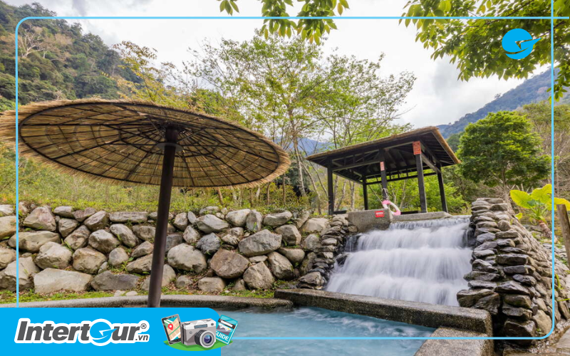 Hãy cùng gia đình tắm suối khi đến rừng Basianshan. Hãy cùng gia đình tắm suối khi đến rừng Basianshan.