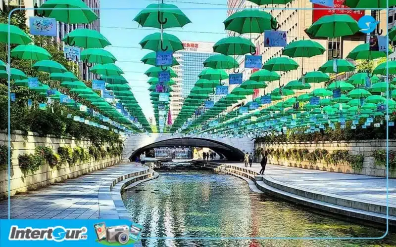 suối nhân tạo Cheonggyecheon
