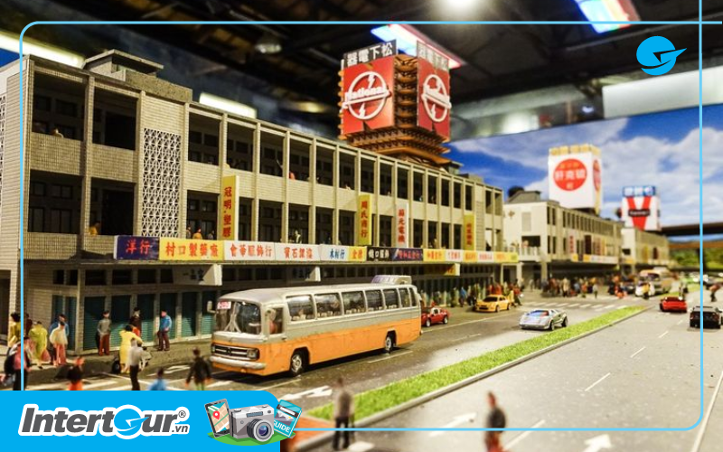 Khách tham quan sẽ được ngắm thế giới đường sắt thu nhỏ được tái hiện trong tỉ lệ 1:87. Khách tham quan sẽ được ngắm thế giới đường sắt thu nhỏ được tái hiện trong tỉ lệ 1:87.