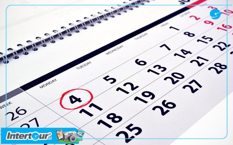 Xem bói và chọn ngày lành tháng tốt là một phong tục không thể thiếu. Xem bói và chọn ngày lành tháng tốt là một phong tục không thể thiếu.