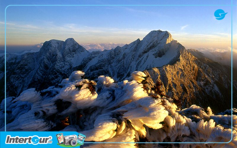 Biển mây ở núi Yushan. Biển mây ở núi Yushan.