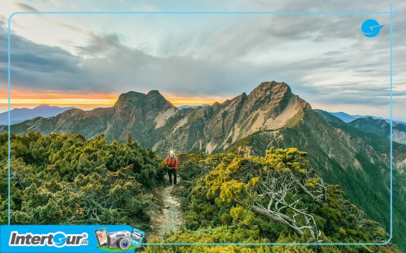 Con đường leo núi đẹp ngoạn mục mà Yushan đem đến. Con đường leo núi đẹp ngoạn mục mà Yushan đem đến.