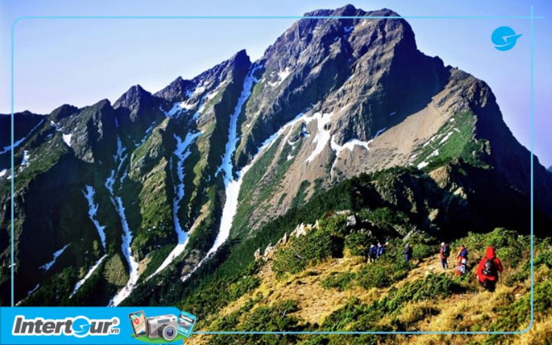 Yushan là ngọn núi yêu thích của nhiều nhà mạo hiểm. Yushan là ngọn núi yêu thích của nhiều nhà mạo hiểm.