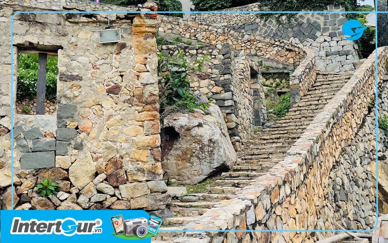 Con đường đá gồ ghề đầy cảm hứng. Con đường đá gồ ghề đầy cảm hứng.