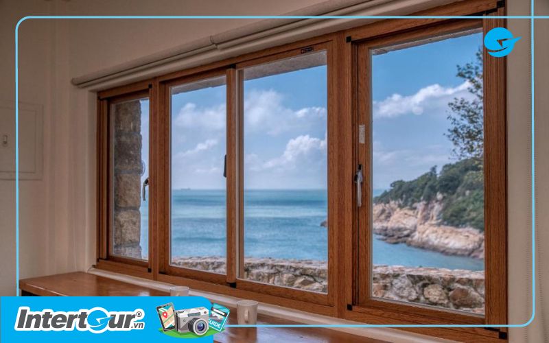 View ngắm biển ngay trong phòng khách sạn Mulight B&B.
