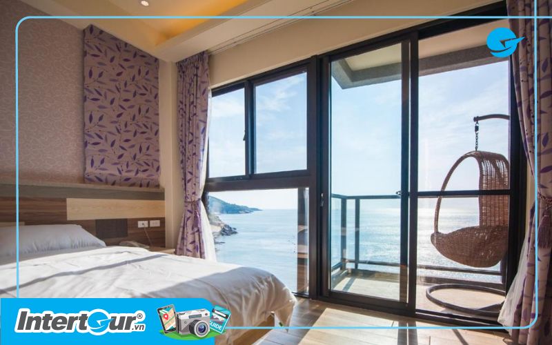 Tầm nhìn tuyệt đẹp ra biển cả bao la ở So Lohas B&B. Tầm nhìn tuyệt đẹp ra biển cả bao la ở So Lohas B&B.