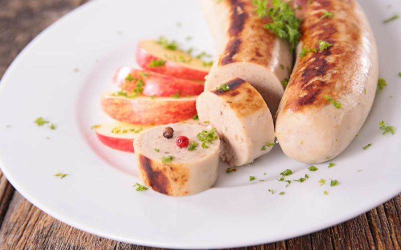 Xúc xích Boudin Blanc rất được yêu thích tại Bỉ. Xúc xích trắng Boudin Blanc