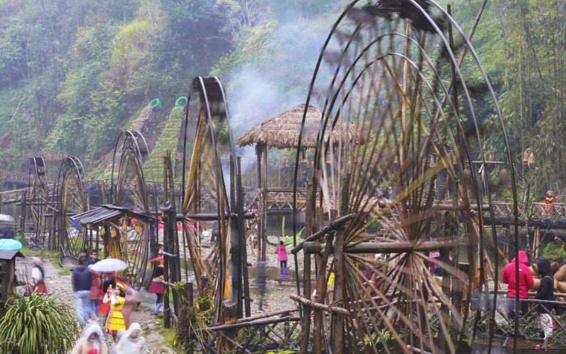 Những tuabin nước khổng lồ là tại bản Cát Cát. Bản Cát Cát