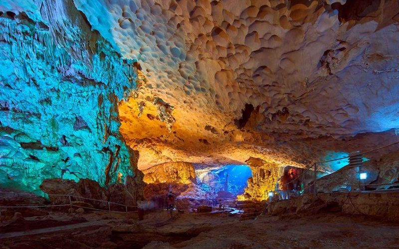 Hang Đầu Gỗ ở Hạ Long. Hang Đầu Gỗ
