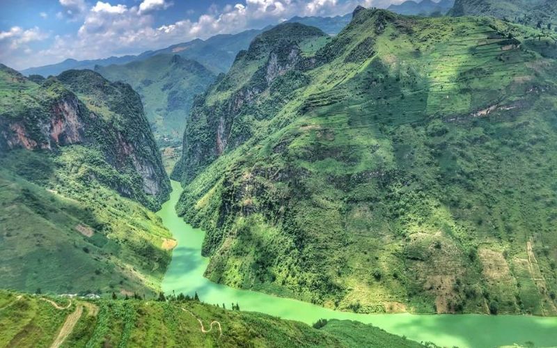 Một đoạn hẻm vực Mã Pì Lèng huyền thoại. hẻm vực Mã Pì Lèng sâu 800m