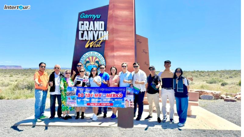 Đoàn ghé thăm Grand Canyon West, thuộc bang Arizona, Hoa Kỳ. Đoàn ghé thăm Grand Canyon West, thuộc bang Arizona, Hoa Kỳ