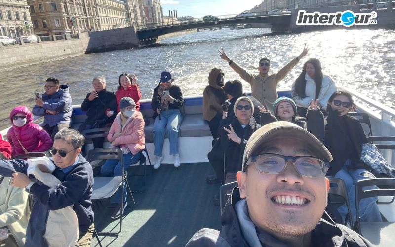 Có các hướng dẫn viên rồi thì bạn sẽ không còn lo gì khi ở Nga nữa. Hướng dẫn viên tour đi Nga