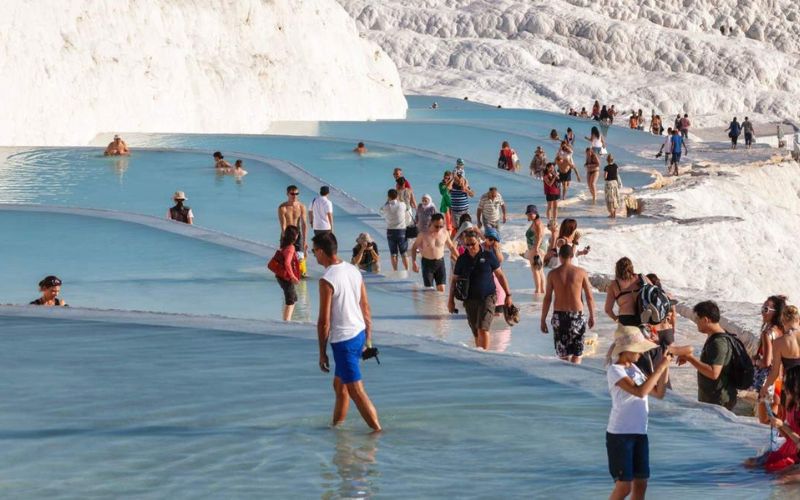 Trải nghiệm suối nước nóng ở lâu đài Pamukkale. Lâu đài bông Pamukkale