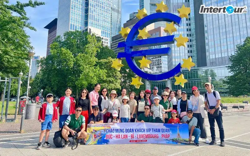 Đoàn khách VIP Intertour trong tour 5 nước. Đoàn khách VIP Intertour trong tour 5 nước