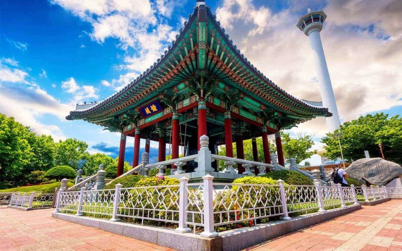 Công viên Yongdusan và Tháp Busan. Công viên Yongdusan & Tháp Busan