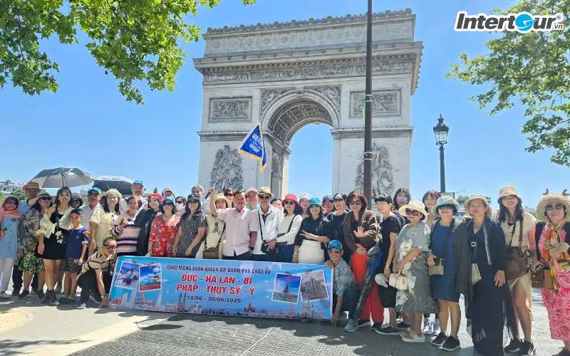 Đoàn khách châu Âu 18 tháng 6 của Intertour. Đoàn khách châu Âu 18 tháng 6 của Intertour